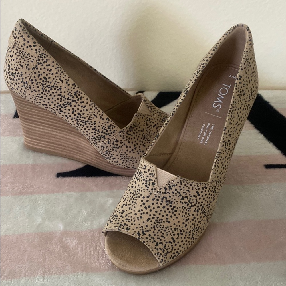 TOMS Women's Speckled Tan Wedges